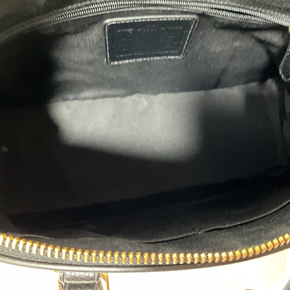 Coach Sierra Dome bag. Black leather with gold tone hardware. 130-H4b - Picture 6 of 8